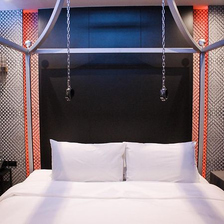 G Boutique Silom Hotel Бангкок Экстерьер фото