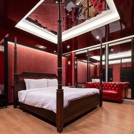 G Boutique Silom Hotel Бангкок Экстерьер фото