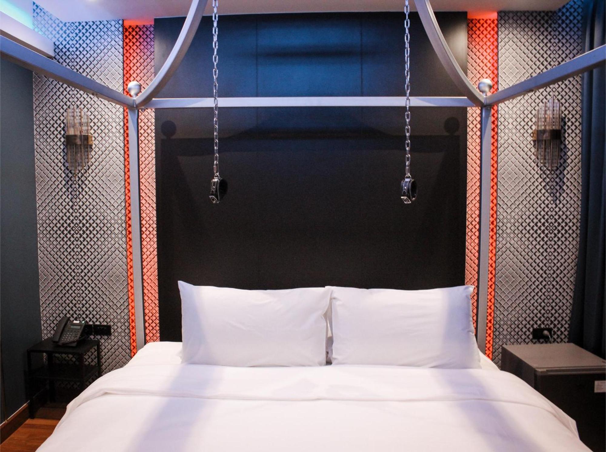 G Boutique Silom Hotel Бангкок Экстерьер фото