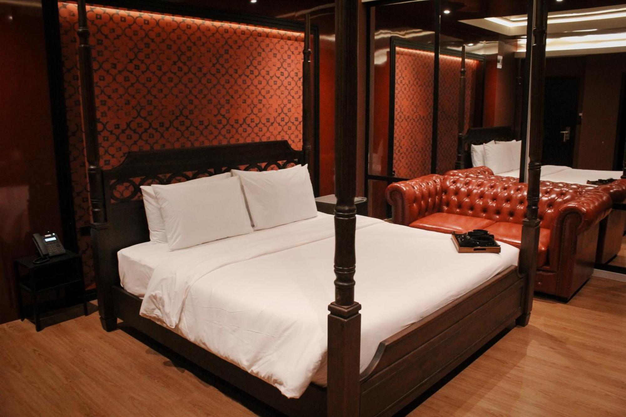 G Boutique Silom Hotel Бангкок Экстерьер фото