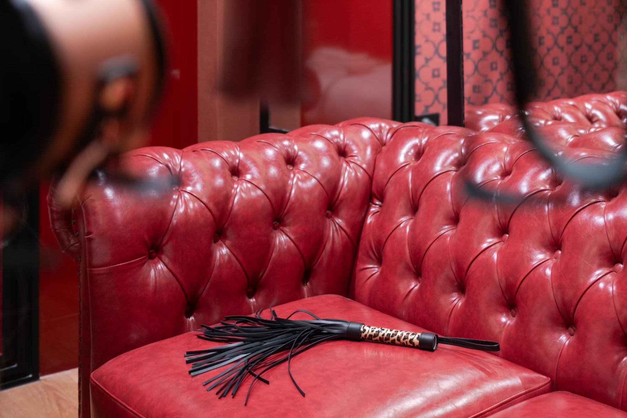 G Boutique Silom Hotel Бангкок Экстерьер фото
