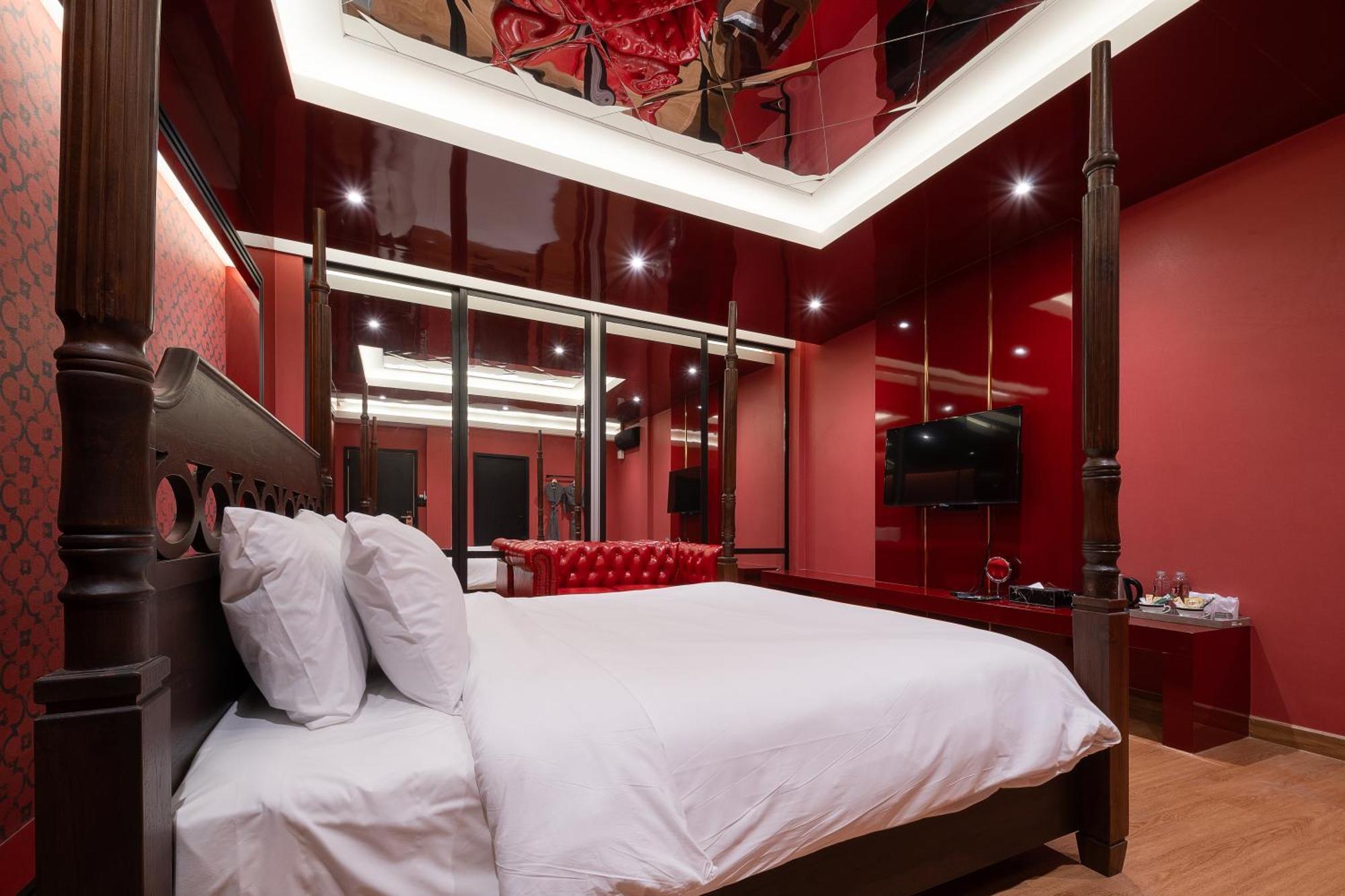 G Boutique Silom Hotel Бангкок Экстерьер фото