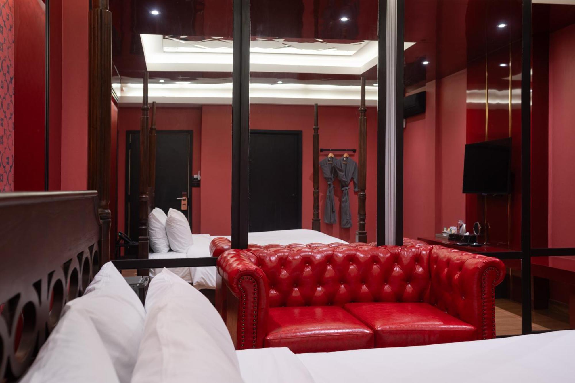 G Boutique Silom Hotel Бангкок Экстерьер фото