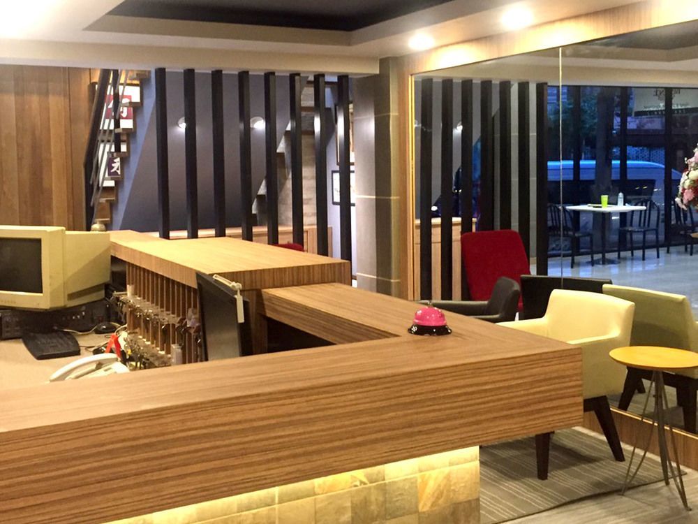 G Boutique Silom Hotel Бангкок Экстерьер фото